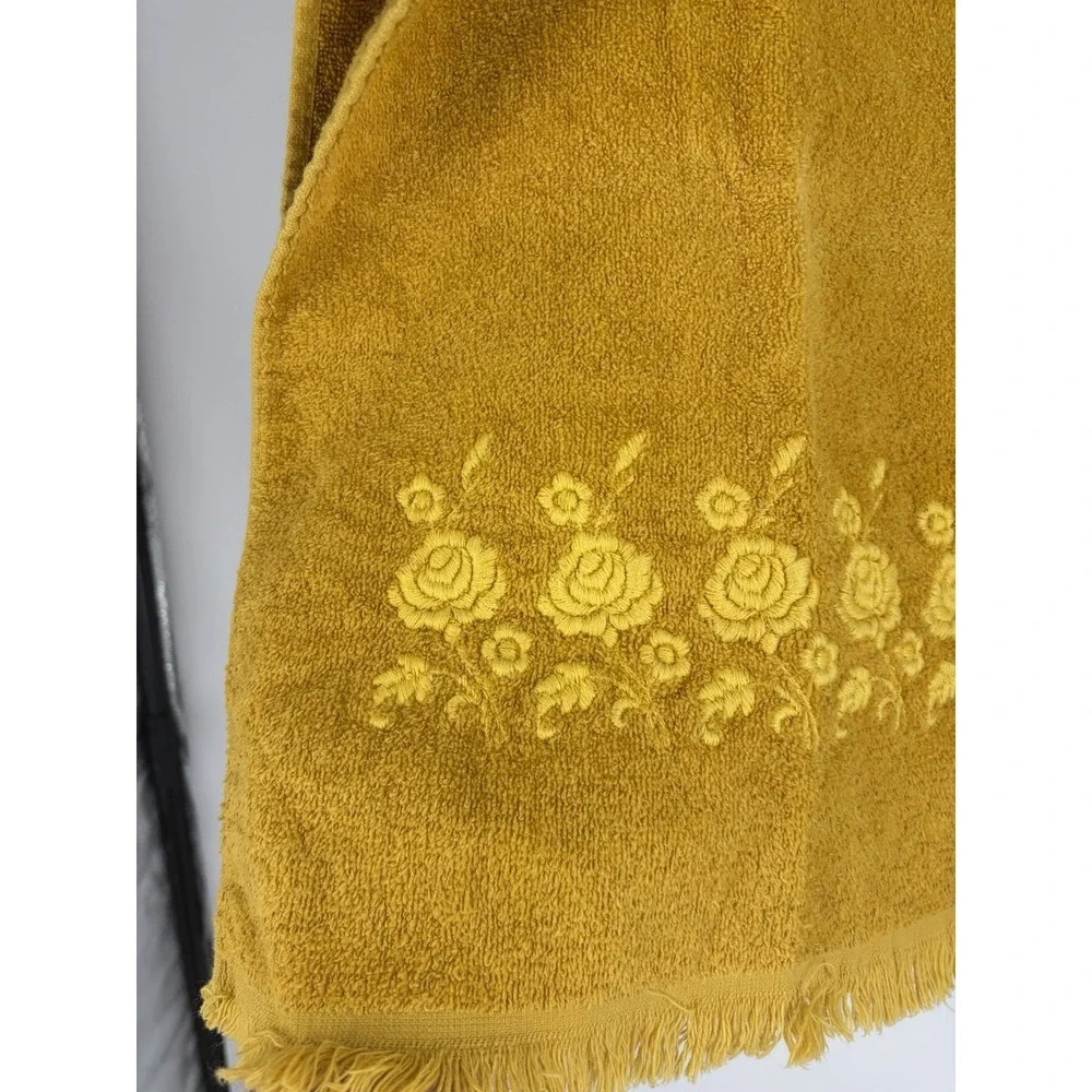 Vintage Dundee Mills Golden Crown Harvest Gold Floral Bath Towels Set of 2 USA